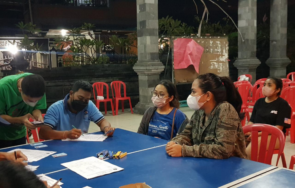 Antusias Masyarakat Dalung Permai Menuju Banjar Tegal Luwih demi Mengurus Surat Tanda Bukti Pendataan Penduduk Non Permanen Secara Gratis